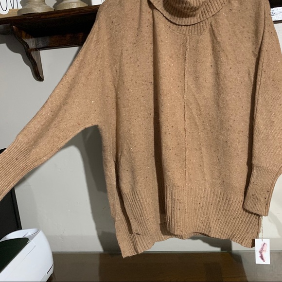 Jessica Simpson oversized hi-lo cowl neck - Picture 3 of 13